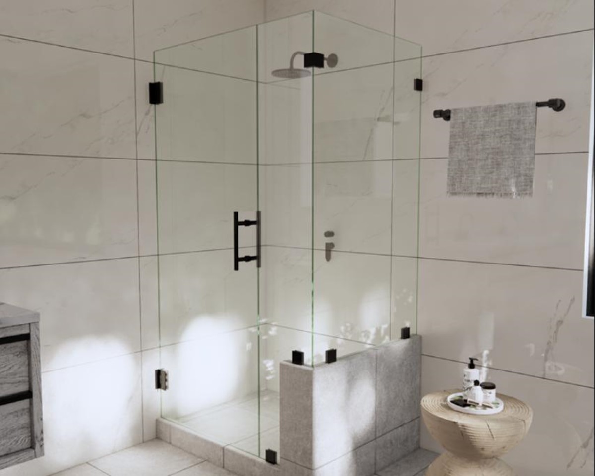 Thường thì sen tắm âm tường được kết hợp với phòng tắm có kính.